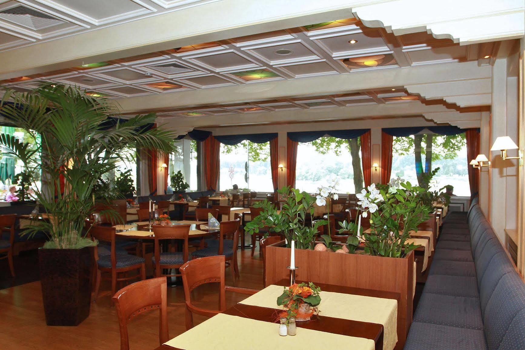 Hotel Rheinterrasse Benrath Dusseldorf Exterior photo